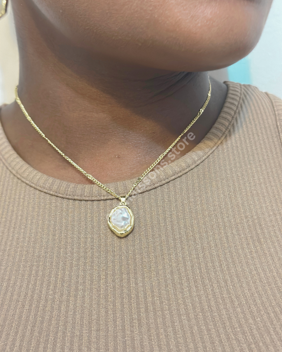 Jagged White Pearl Gold Necklace